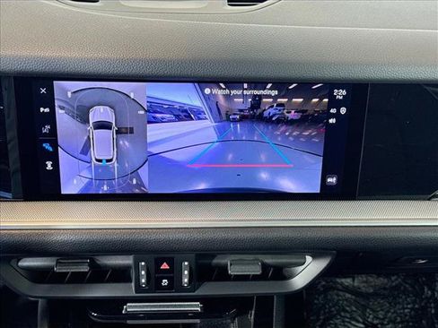 Certified 2025 Porsche Cayenne w/ Premium Package AWD/4WD image 18