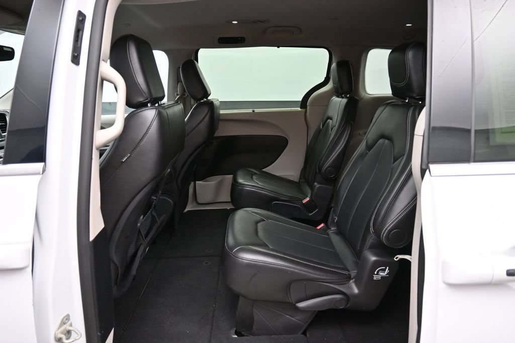 Used 2024 Chrysler Pacifica Touring-L FWD image 24