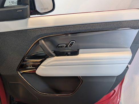 Used 2024 Land Rover Range Rover Sport SE image 31