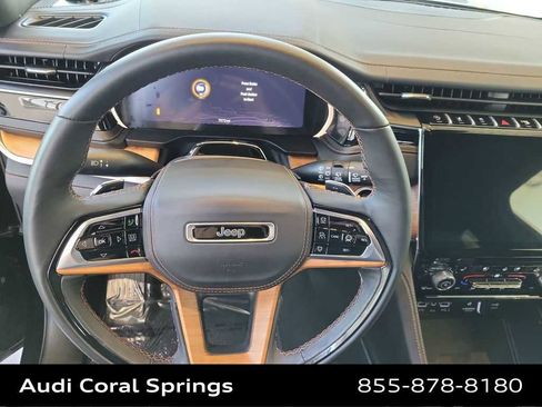 Used 2025 Jeep Grand Cherokee Summit AWD/4WD image 15