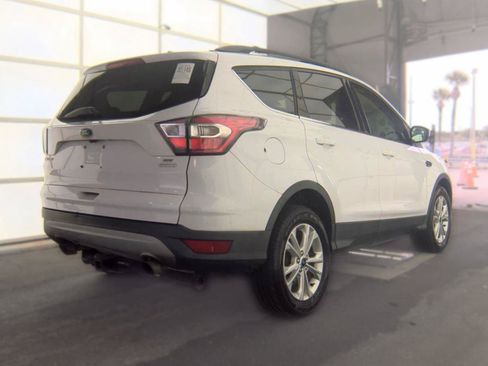 Used 2017 Ford Escape SE FWD image 4