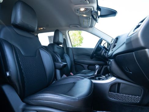 Used 2018 Jeep Compass Latitude w/ Popular Equipment Group image 18