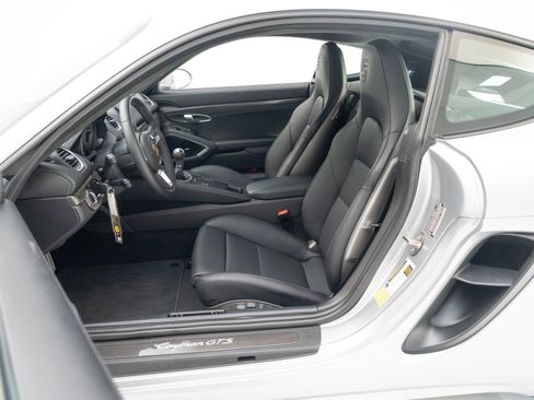 Certified 2025 Porsche 718 Cayman GTS RWD image 18