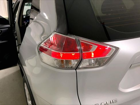 Used 2016 Nissan Rogue S FWD image 26