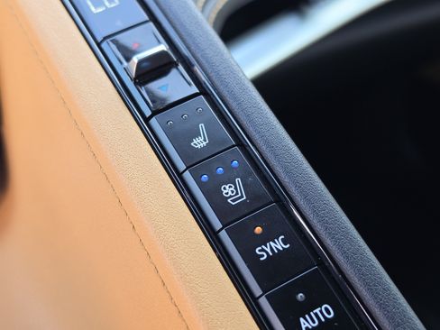 Used 2023 Chevrolet Corvette Z06 RWD image 30