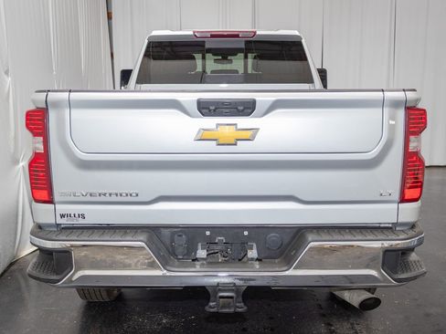Used 2022 Chevrolet Silverado 2500 LT w/ Convenience Package AWD/4WD image 3