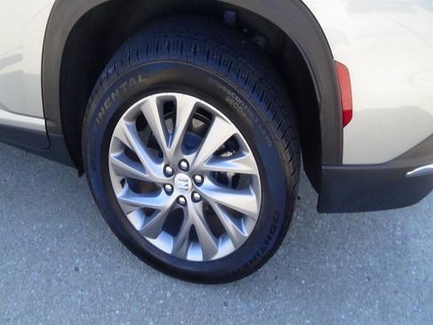 Used 2025 Buick Enclave Preferred AWD/4WD image 9