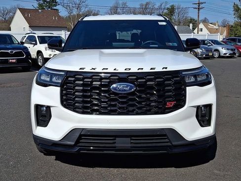 Used 2025 Ford Explorer ST image 2