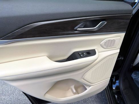 New 2026 Jeep Grand Cherokee Limited AWD/4WD image 11