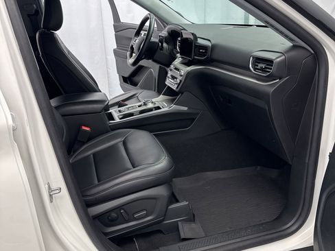 Certified 2023 Ford Explorer XLT w/ Equipment Group 202A image 27