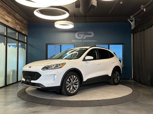 Used 2021 Ford Escape Titanium AWD/4WD image 7