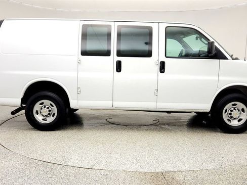 Used 2024 Chevrolet Express 2500 w/ Driver Convenience Package RWD image 4