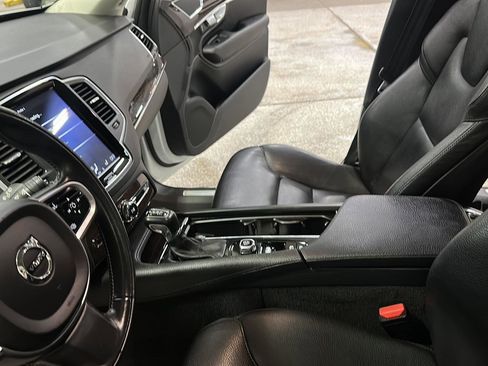 Used 2019 Volvo XC90 T6 Momentum w/ Advanced Package image 26
