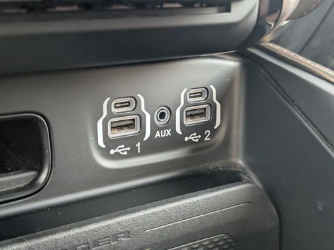 Used 2024 RAM 3500 Limited AWD/4WD image 28
