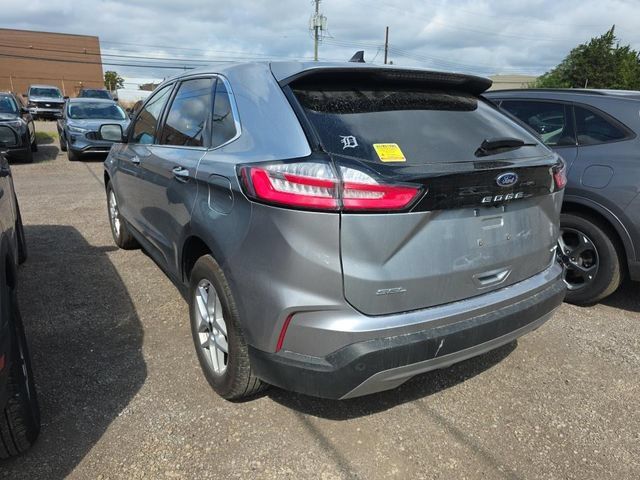 Used 2024 Ford Edge SEL w/ Convenience Package AWD/4WD image 3