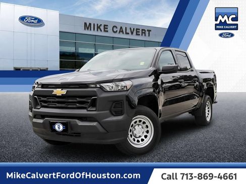 Used 2025 Chevrolet Colorado W/T RWD image 1