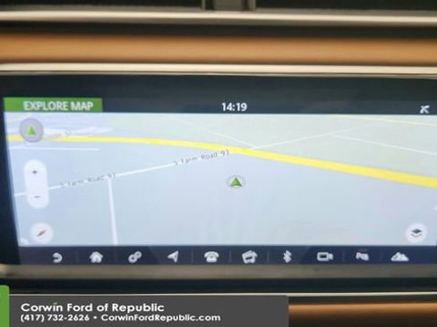 Used 2018 Land Rover Range Rover Velar R-Dynamic SE image 18