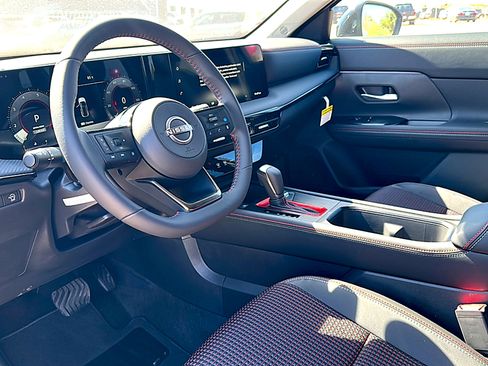 New 2026 Nissan Kicks SR image 9