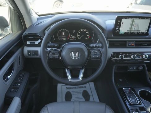 Used 2023 Honda Pilot Touring image 22