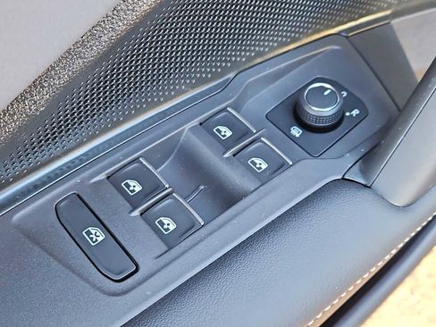 New 2026 Volkswagen Tiguan SE image 6