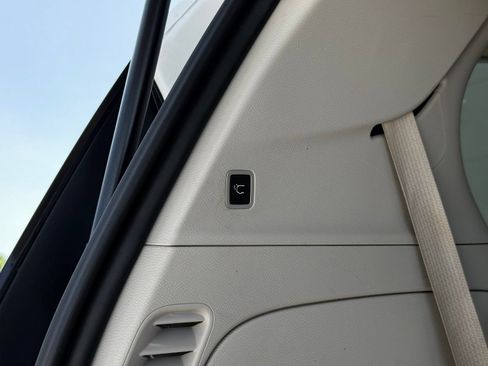 Used 2021 Chrysler Voyager Lxi FWD image 42
