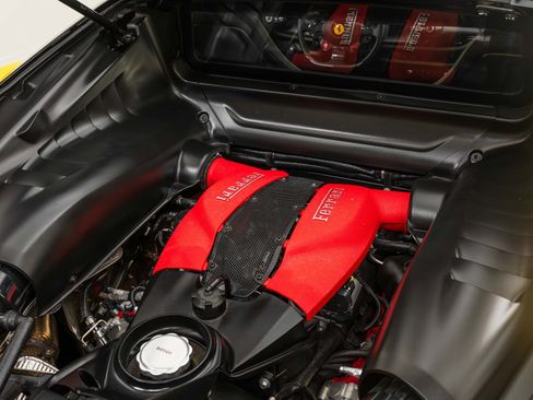 Used 2021 Ferrari F8 Tributo image 21