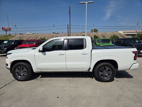 Used 2025 Nissan Frontier SV RWD image 6