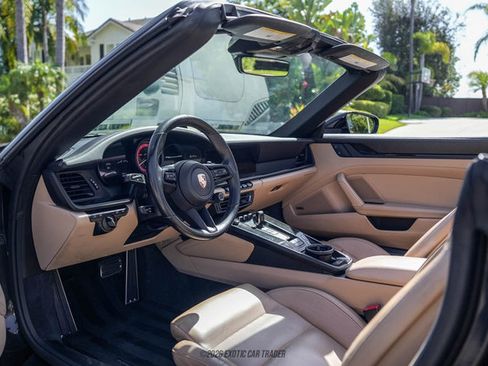 Used 2024 Porsche 911 Cabriolet image 29