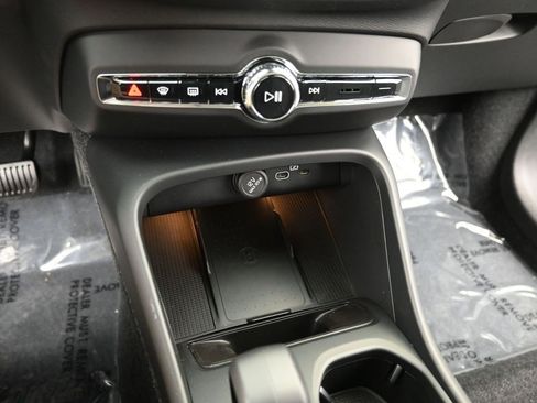 New 2025 Volvo XC40 B5 Core w/ Protection Package Premier image 21