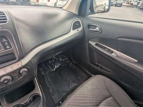 Used 2018 Dodge Journey SE w/ Blacktop Package image 18