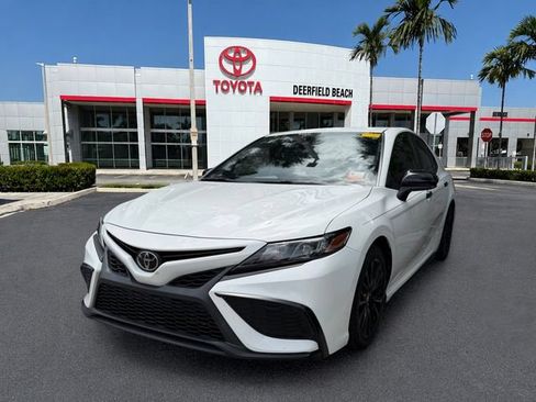 Used 2021 Toyota Camry SE AWD/4WD image 3
