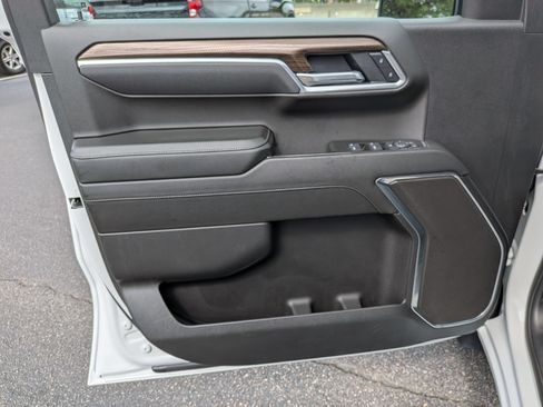 Used 2025 Chevrolet Silverado 1500 LT RWD image 12