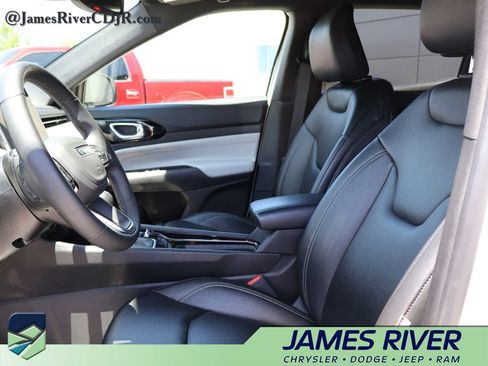 Used 2025 Jeep Compass Limited AWD/4WD image 22