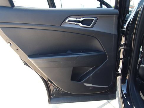 Used 2024 Kia Sportage LX FWD image 33