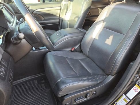 Used 2018 Toyota Highlander Limited image 34