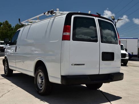 Used 2017 Chevrolet Express 2500 RWD image 5