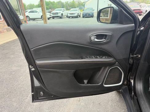 Used 2018 Jeep Compass Limited w/ Navigation Group image 12