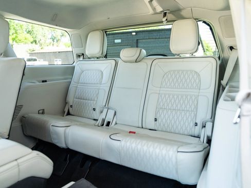 Used 2020 Lincoln Navigator Black Label w/ Cargo Convenience Package AWD/4WD image 20