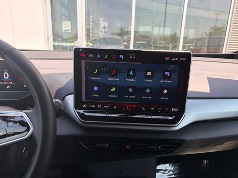 Certified 2025 Volkswagen ID.4 Pro AWD/4WD image 19
