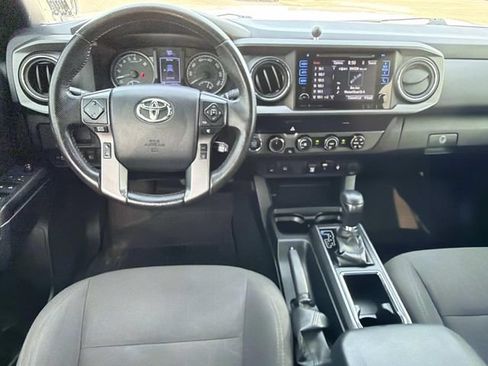Used 2019 Toyota Tacoma TRD Off-Road AWD/4WD image 17