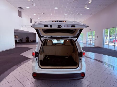 Used 2015 Toyota Highlander XLE FWD image 14