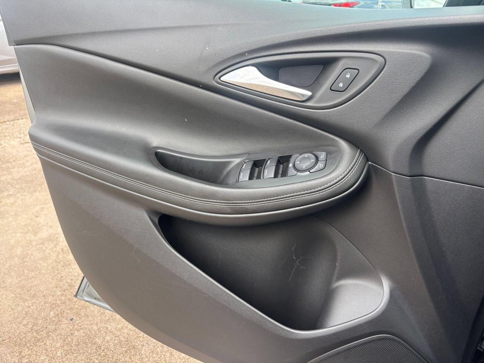 Used 2025 Buick Encore GX Preferred AWD/4WD image 18