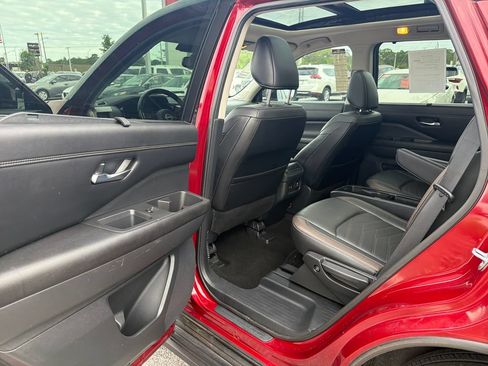 Used 2022 Nissan Pathfinder Platinum w/ Cargo Package FWD image 18