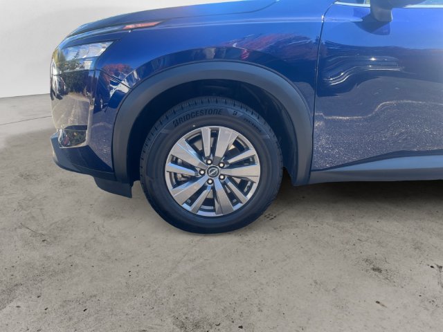 Used 2025 Nissan Pathfinder SV AWD/4WD image 14