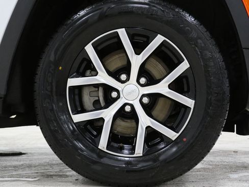 Used 2024 Jeep Grand Cherokee L Limited w/ Luxury Tech Group II image 10