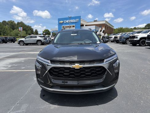 New 2026 Chevrolet Trax LT w/ Driver Confidence Package FWD image 2