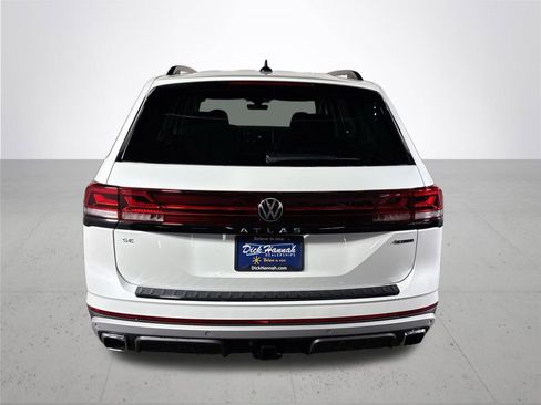 New 2026 Volkswagen Atlas Peak Edition image 7