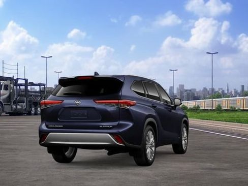 New 2026 Toyota Highlander Platinum image 9