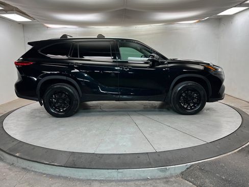 Used 2020 Toyota Highlander XLE image 7