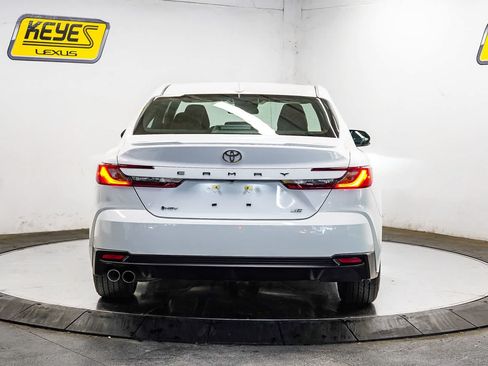 Used 2026 Toyota Camry SE FWD image 3